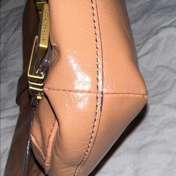 Michael Kors Darrington Large Crackle Brown Leather Crossbody - Picture 14 of 16